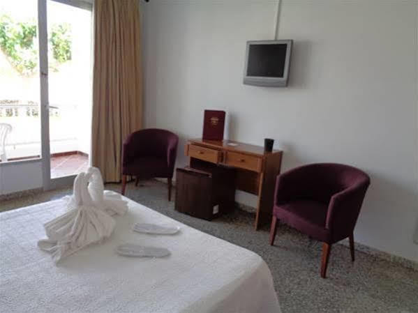 Hostal S'Algaret Fornells  Extérieur photo